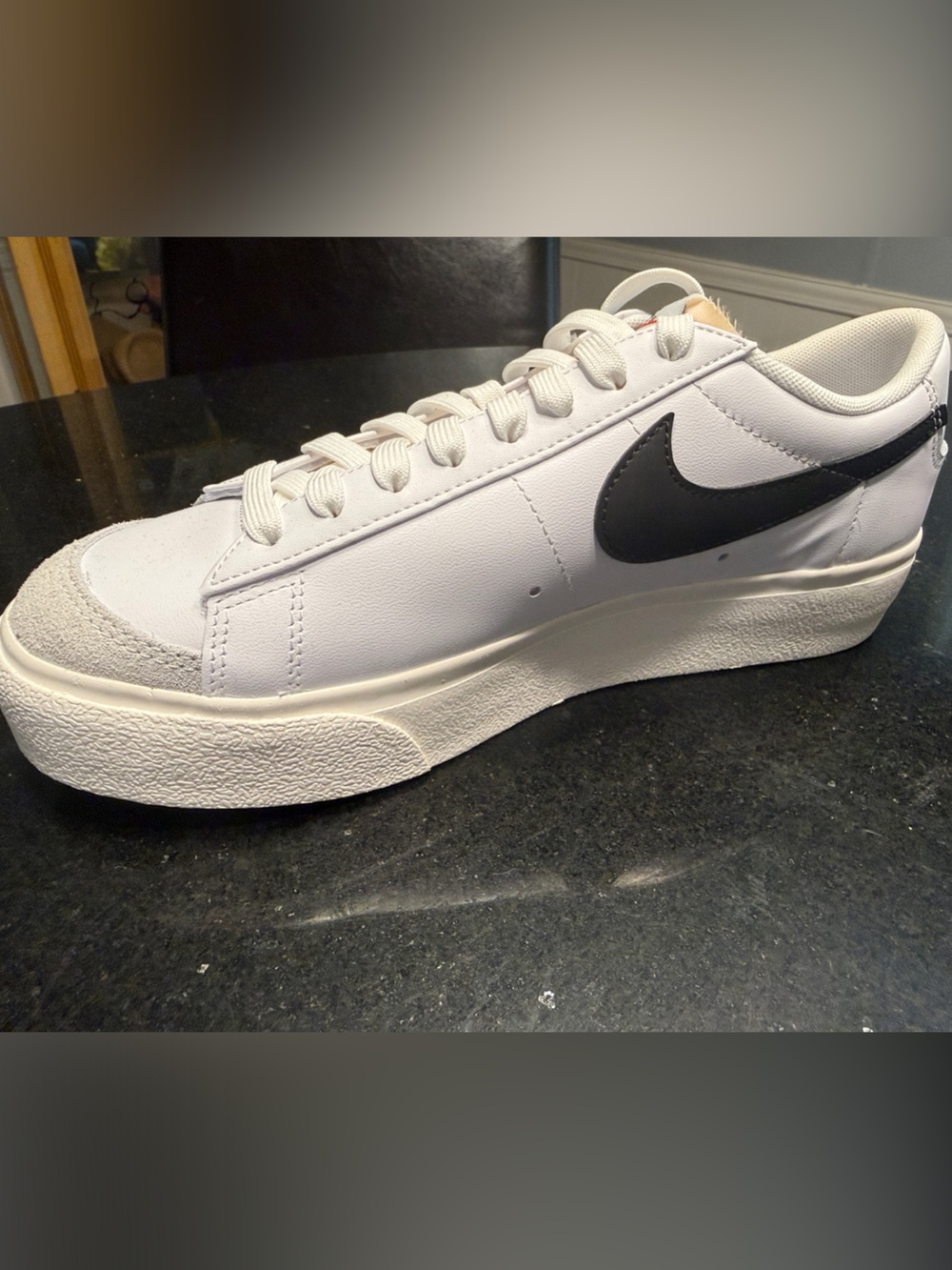 Nike Wmns Blazer
Low Platform
'White Black